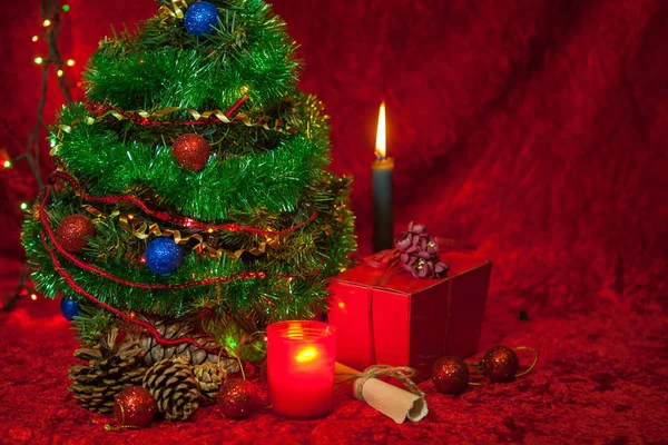 圣诞树，点着蜡烛 — 图库照片
