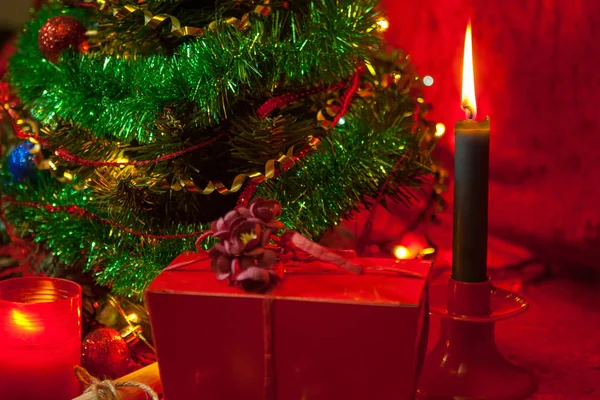 Arbre de Noël avec bougie allumée — Photo