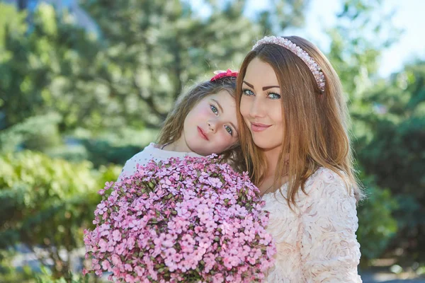 Felice famiglia, madre e figlia . — Foto Stock