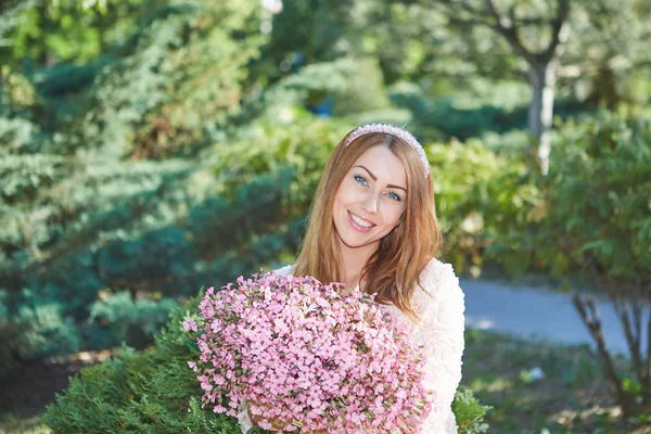 Beautiful woman With flowers — Stock Photo, Image