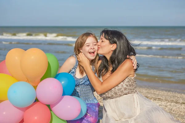 Mutlu bir aile. Anne ile on yedi yaşındaki kızı ile aşağı 