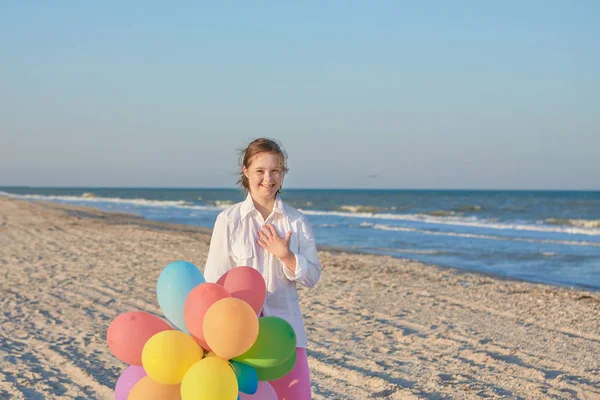 Dívka sedmnáct rok starý s Downovým syndromem. — Stock fotografie