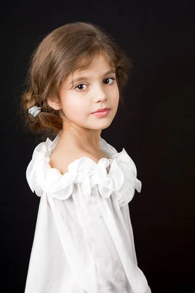 Bela morena menina wiht Cabelo longo . — Fotografia de Stock