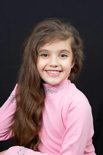 Bella bruna bambina wiht capelli lunghi . — Foto Stock