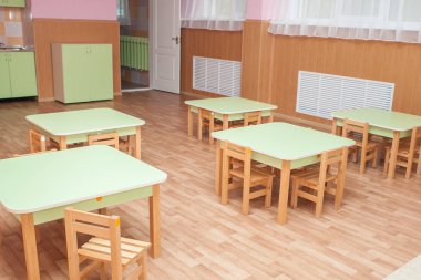 Anaokulu için masa ve sandalyeler. Anaokulu öğrencileri için mobilyalar, masalar..