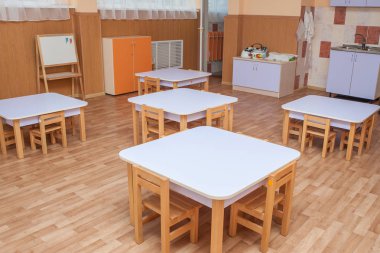 Anaokulu için masa ve sandalyeler. Anaokulu öğrencileri için mobilyalar, masalar..