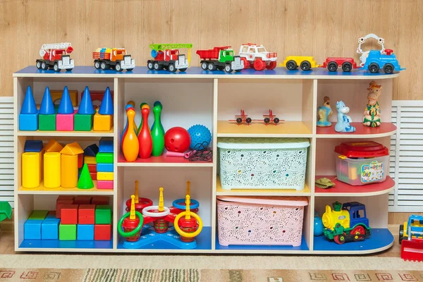 Детская мебель с игрушками — стоковое фото