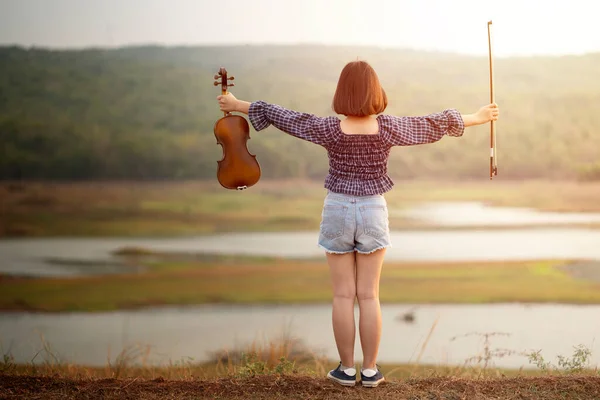 Beautiful Woman Playing Violin Sunlight Background — Stock Photo, Image