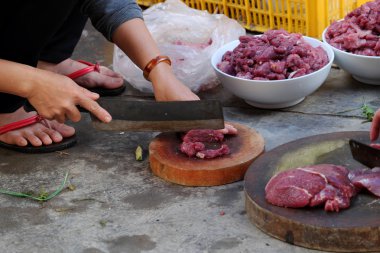 kirli yere sığır eti kesmek