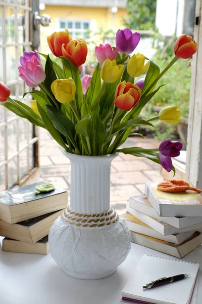 Szczęśliwy nauczycieli dziennie, ręcznie robione tulip kwiat — Zdjęcie stockowe