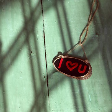 Yeşil Ahşap başlığında seviyorum