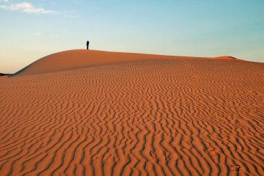 Macera seyahat yaz gezisi için şaşırtıcı Kum tepesi