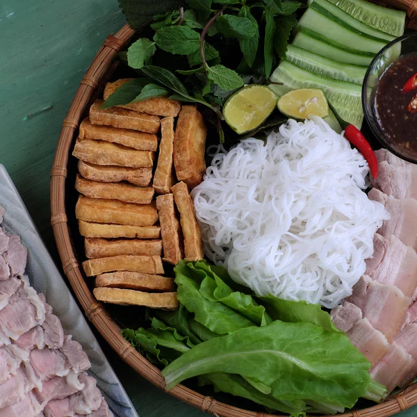 Comida vietnamita, bun dau mam tom — Fotografia de Stock