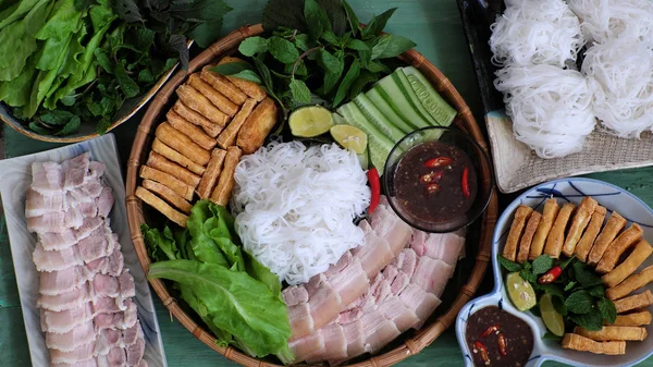 Comida vietnamita, bun dau mam tom — Fotografia de Stock