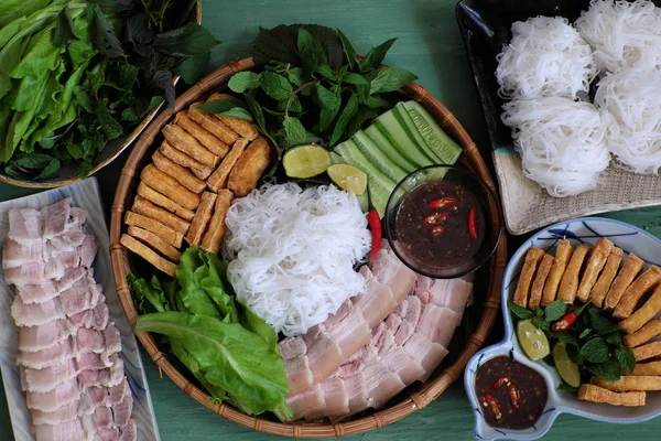 Vietnamese food, bun dau mam tom — стокове фото