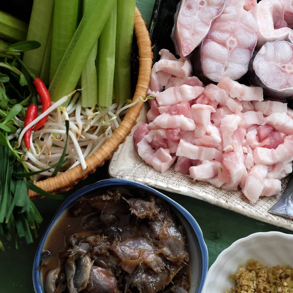 Vietnamesisches Essen für die tägliche Mahlzeit, mam kho — Stockfoto