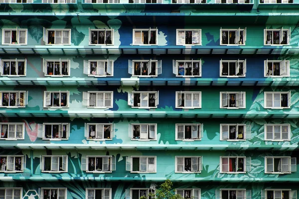 Fenstergruppe an Hochhaus — Stockfoto