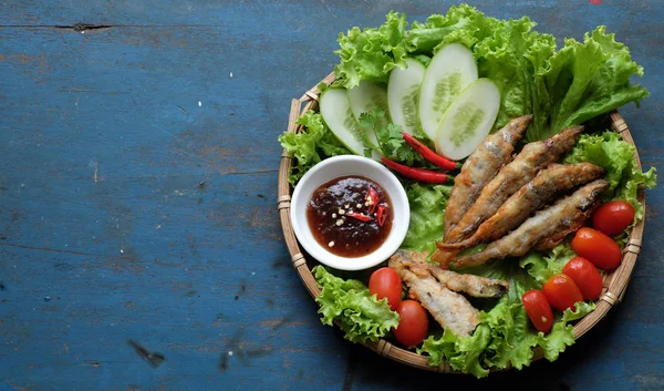 Comida vietnamita, peixe frito — Fotografia de Stock