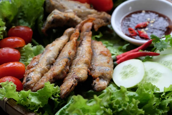 Comida vietnamita, pescado frito — Foto de Stock