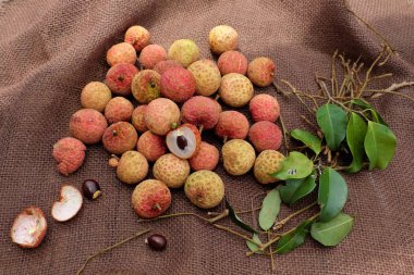 Vai thieu Vietnam, lychee meyve