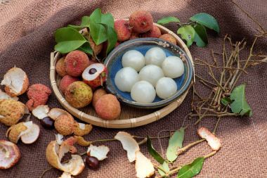 Vai thieu Vietnam, lychee meyve