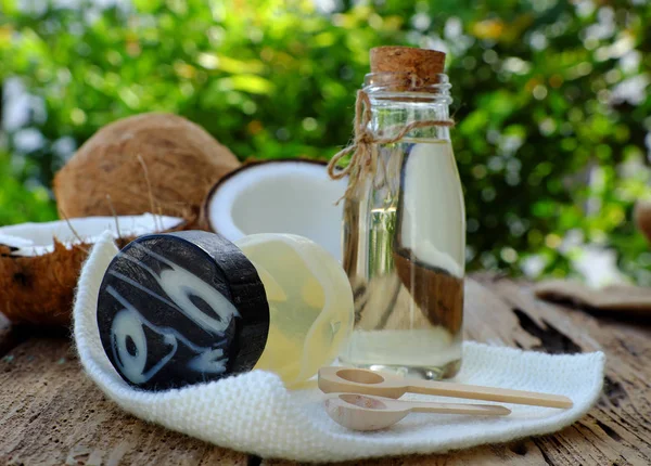 Natuurlijke cosmetica van kokosnoot — Stockfoto
