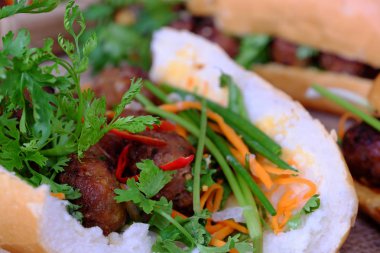 Vietnam sokak yemekleri, banh mi thit nuong