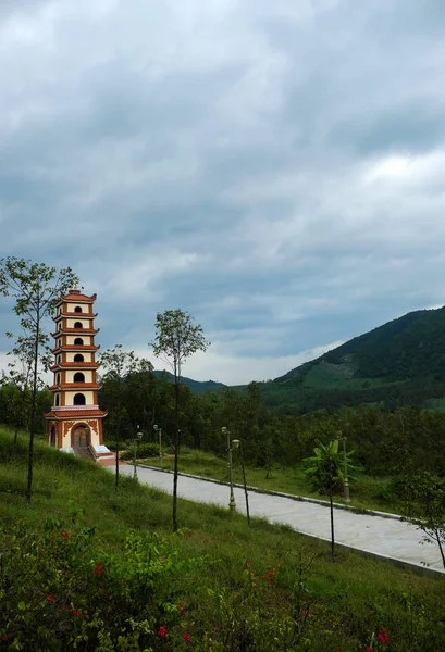 Bir dağın tepesinde tarihi yer