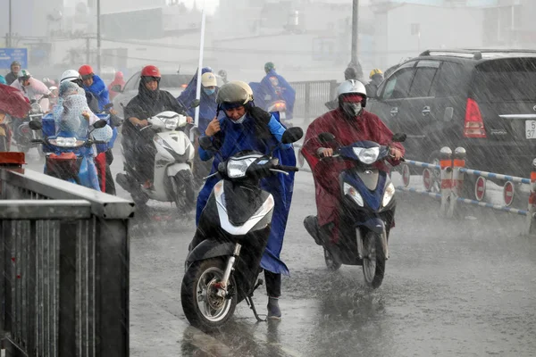 Difficult ride motorcycle in storm — Stock Photo, Image