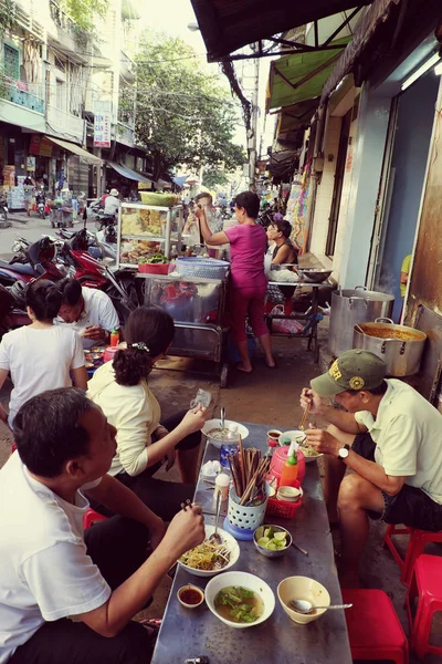 Vietnamese outside restaurant — Stock Photo, Image