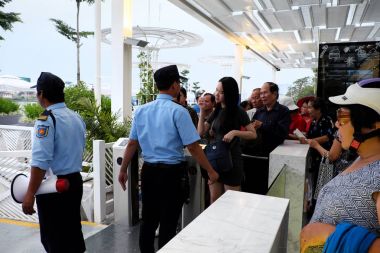 yolcu bilet kapısında