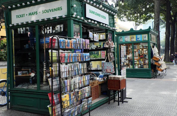 Kitapçı dükkanında kitap sokak — Stok fotoğraf