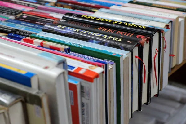 Colorful books outdoor bookstore — Stock Photo, Image