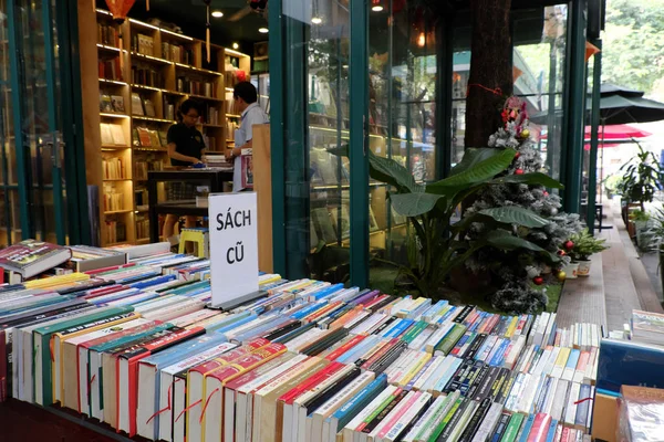 Colorful books outdoor bookstore — Stock Photo, Image