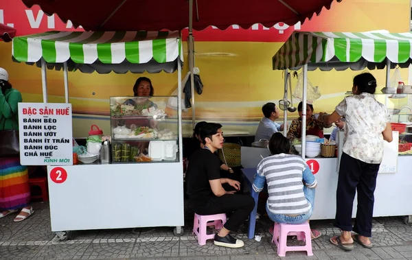 Street food vietnamita sul carrello del cibo — Foto Stock