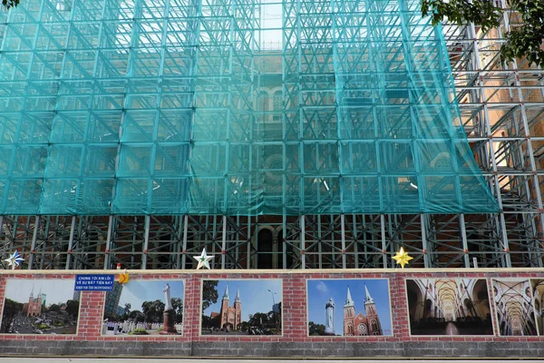 Notre Dame Cathedral in renovation — Stock Photo, Image