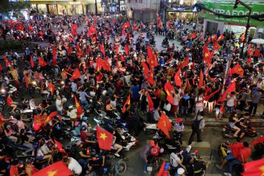 Vietnamca futbol taraftarları kazanmak futbol kutlamak