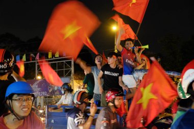 futbol taraftarları kutlamak, Vietnam gece fırtına