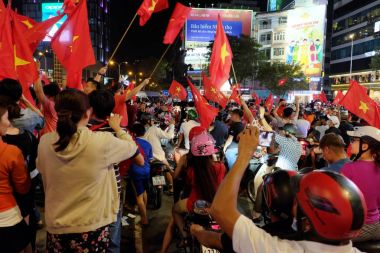 futbol taraftarları kutlamak, Vietnam gece fırtına