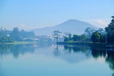 Da Lat sabah sis göl ile