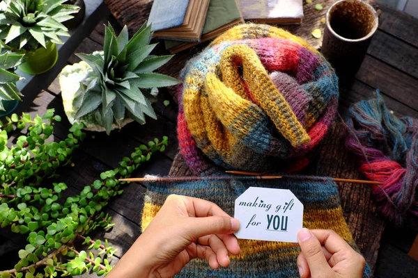 Top view at home balcony, hand hold piece of paper, knit colorfu — Stockfoto