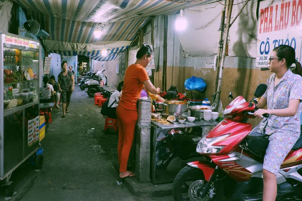 Pha lau ou restaurante de miudezas de porco, comida de rua vietnamita — Fotografia de Stock