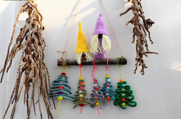 Jednoduchá dekorace zimní sezónní, gnóm na bambusu, stuha Chris — Stock fotografie