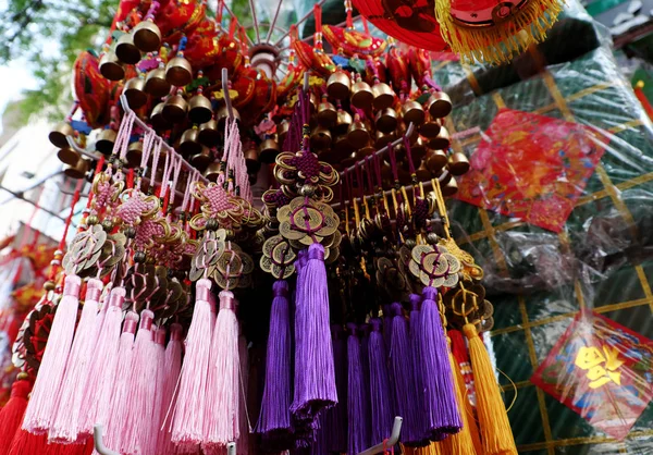 Dekoratör Binh T 'de bahar indirimi için dekore edilecek süsler — Stok fotoğraf