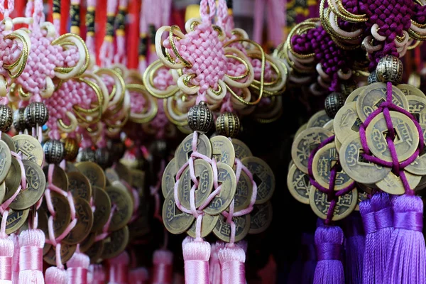 Ornamenten te decoreren voor de lente te koop bij decoreren winkel, Binh T — Stockfoto