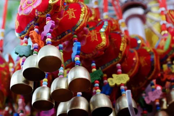 Dekoratör Binh T 'de bahar indirimi için dekore edilecek süsler — Stok fotoğraf