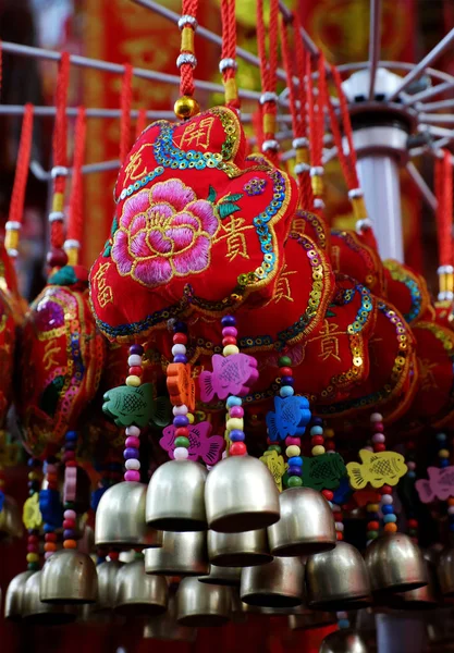 Ornamenten te decoreren voor de lente te koop bij decoreren winkel, Binh T — Stockfoto