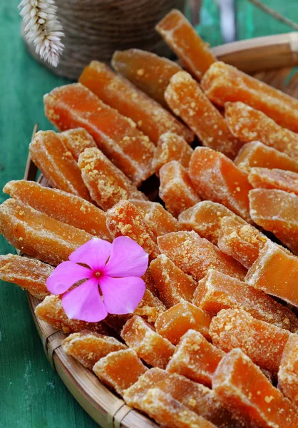 Cibo tradizionale vietnamita per la festa del Tet, patate dolci gialle — Foto Stock