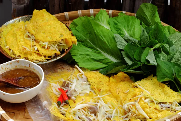 Comida vietnamita para vegetarianos, panqueques veganos caseros — Foto de Stock