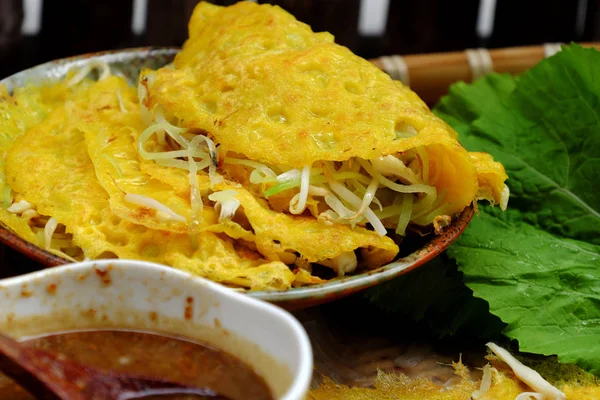 Вьетнамская еда для вегетарианцев, домашние веганские блинчики — стоковое фото